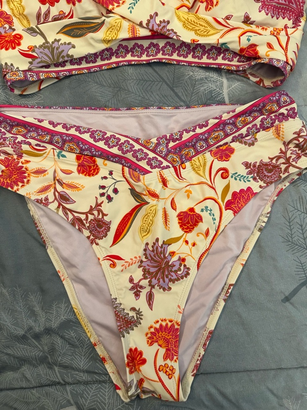 NWTS Cupshe Cream Floral Bikini Set with Pink and Red Accents Sz L - Picture 4 of 9
